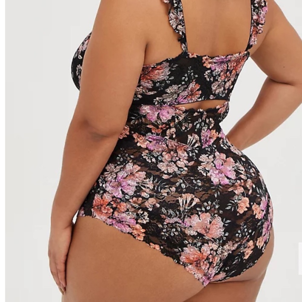 LACE FRONT CUTOUT BODYSUIT - FLORAL Size 1